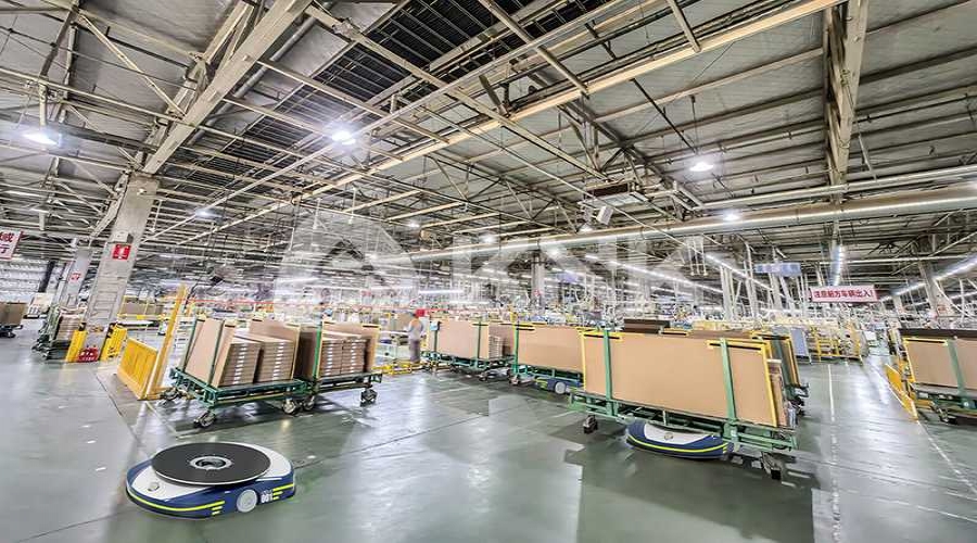 家具制造行业50+台AMR潜伏搬运机器人集群
